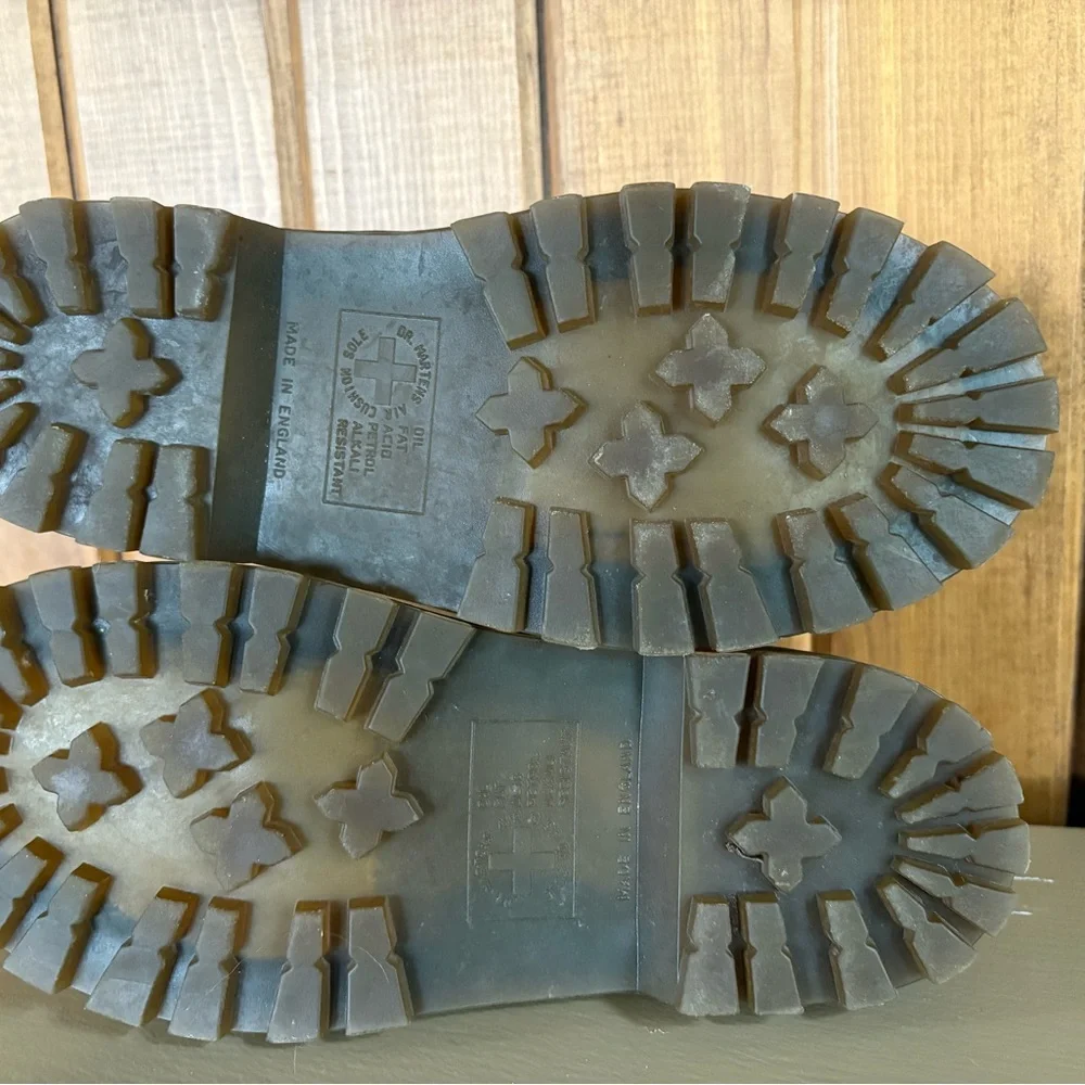 Vintage Floral Lace-Up Boots - Picture 7 of 8